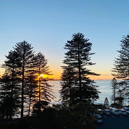 Rainbow Bay Beachhouse Coolangatta Exterior photo